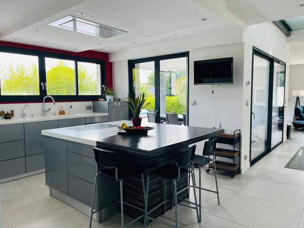 Villa contemporaine à Balma 210 m2, avec piscine et jacuzzi