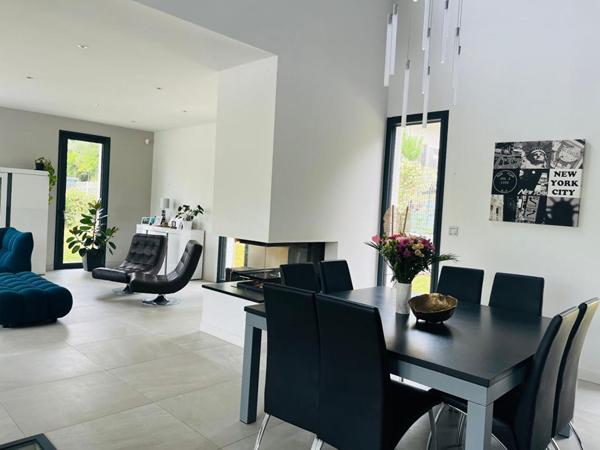 Villa contemporaine à Balma 210 m2, avec piscine et jacuzzi