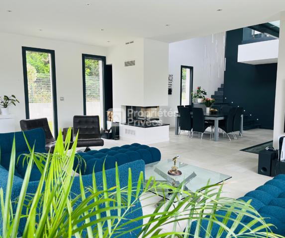 Villa contemporaine à Balma 210 m2, avec piscine et jacuzzi