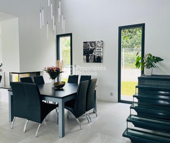 Villa contemporaine à Balma 210 m2, avec piscine et jacuzzi