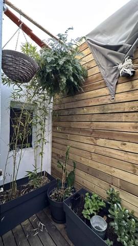 Maison avec murs commerciaux à Fetilly