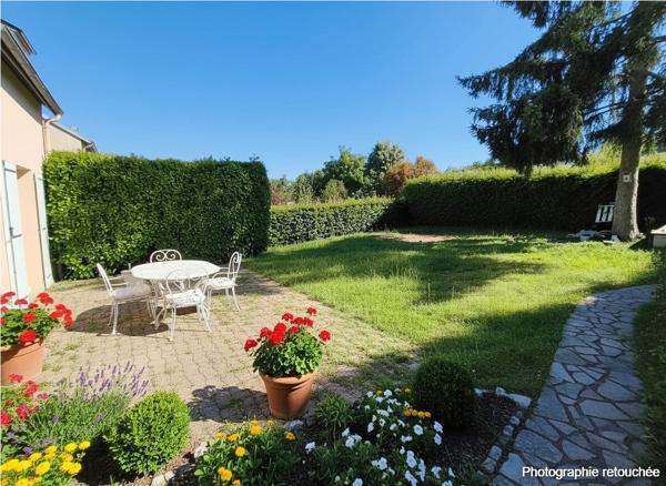 À vendre - Maison, 5 pièces située à La Chartre-sur-le-Loir (72340)