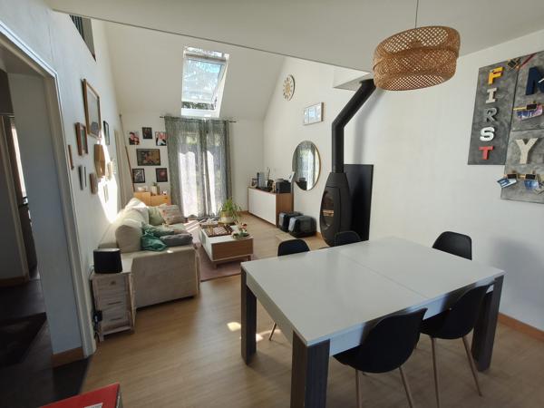 À vendre - Maison, 5 pièces située à La Chartre-sur-le-Loir (72340)