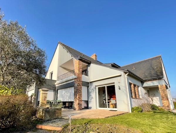 La Membrolle-sur-Longuenée (49770) VOLUMES ET BELLE LUMINOSITE sur 253 m² habitable, 5 chambres, sur parcelle de plus de 2000m²