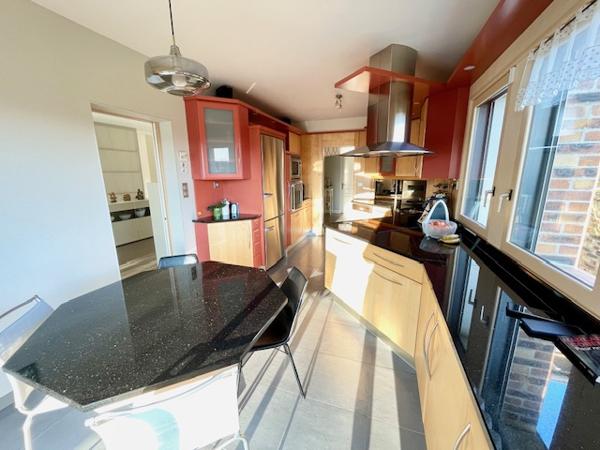 La Membrolle-sur-Longuenée (49770) VOLUMES ET BELLE LUMINOSITE sur 253 m² habitable, 5 chambres, sur parcelle de plus de 2000m²