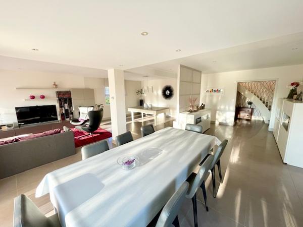 La Membrolle-sur-Longuenée (49770) VOLUMES ET BELLE LUMINOSITE sur 253 m² habitable, 5 chambres, sur parcelle de plus de 2000m²