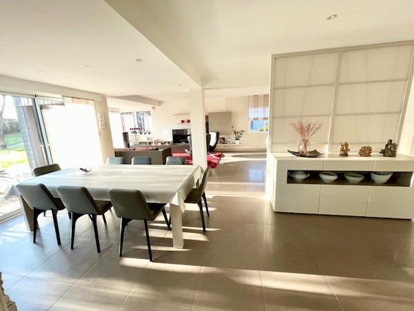 La Membrolle-sur-Longuenée (49770) VOLUMES ET BELLE LUMINOSITE sur 253 m² habitable, 5 chambres, sur parcelle de plus de 2000m²