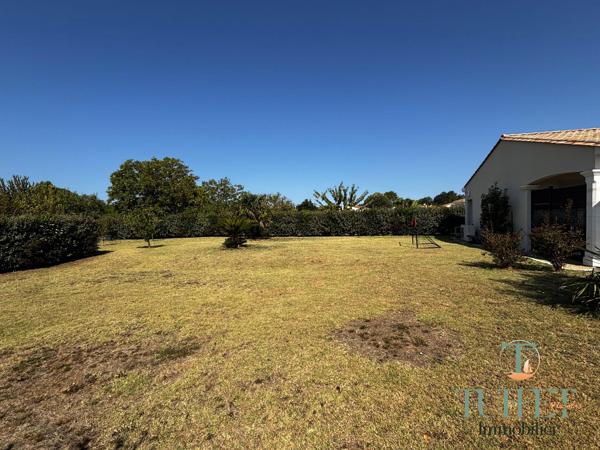 Coup de coeur-Maison de plain-pied de 134 m2 sur 1099 m2 de terrain-Garage 50 m2