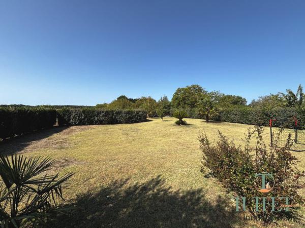Coup de coeur-Maison de plain-pied de 134 m2 sur 1099 m2 de terrain-Garage 50 m2
