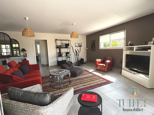 Coup de coeur-Maison de plain-pied de 134 m2 sur 1099 m2 de terrain-Garage 50 m2