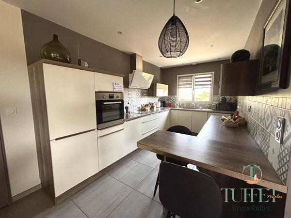 Coup de coeur-Maison de plain-pied de 134 m2 sur 1099 m2 de terrain-Garage 50 m2
