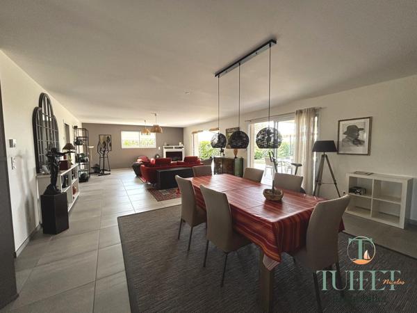 Coup de coeur-Maison de plain-pied de 134 m2 sur 1099 m2 de terrain-Garage 50 m2