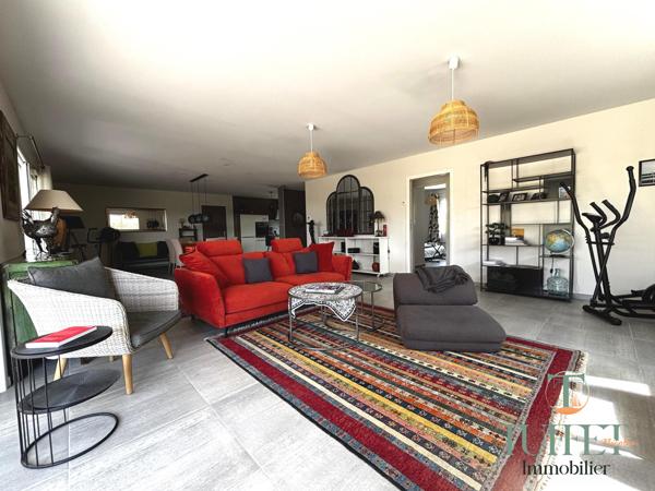 Coup de coeur-Maison de plain-pied de 134 m2 sur 1099 m2 de terrain-Garage 50 m2