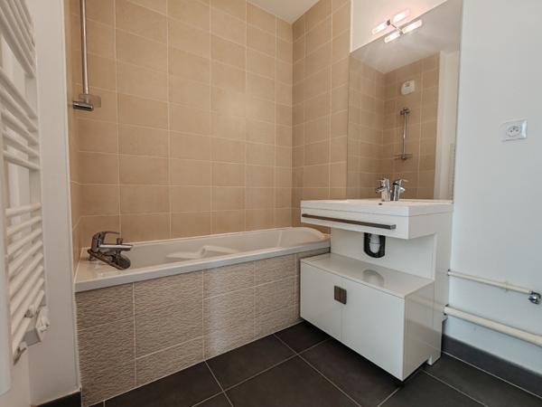 A  proximité de la place de la Tranchée,