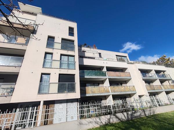 A  proximité de la place de la Tranchée,