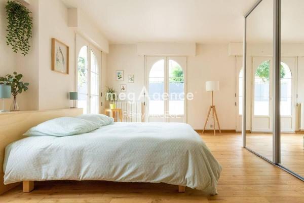 Appartement à LA GARENNE-COLOMBES, 92250 - 8 pièces 185m²