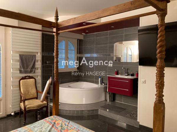 Appartement à LA GARENNE-COLOMBES, 92250 - 8 pièces 185m²