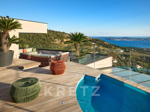 Luxueuse villa vue panoramique sur la mer