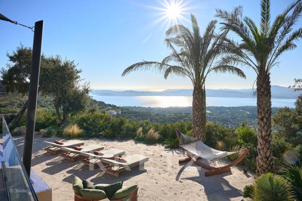 Luxueuse villa vue panoramique sur la mer