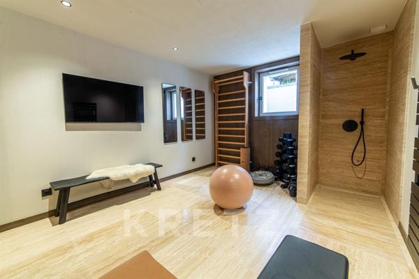 Chalet contemporain face aux montagnes