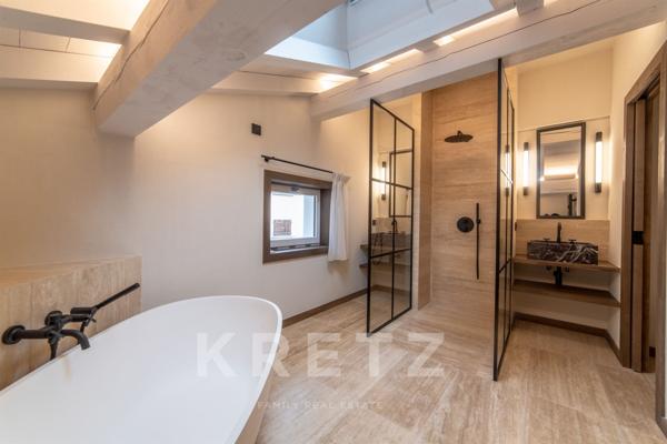 Chalet contemporain face aux montagnes