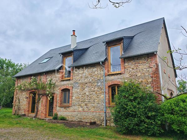 Au calme, au cœur d’un environnement naturel préservé, découvrez cette authentique longère de caractère d’environ 200 m² habitables, implantée sur plus de 13 hectares de prairies, bois et proto-forêt.

La maison a bénéficié d’une rénovation de qualité privilégiant les matériaux biosourcés, permettant d’obtenir un diagnostic énergétique performant. Une partie des aménagements reste à finaliser, laissant aux futurs propriétaires la possibilité de personnaliser certains espaces selon leurs envies.

Les travaux déjà réalisés (entreprises locales) :
•	Pose d’IPN
•	Charpente et couverture (2019)
•	Menuiseries double vitrage à isolation renforcée (2020)
•	Électricité de l’étage refaite en 2025
•	Ballon thermodynamique 250 L (2025)
•	Chauffage par chaudière à granulés et poêle à bois (2018)

Distribution :
Au rez-de-chaussée :
•	Grande pièce de vie traversante et triple exposition de 73 m²
•	Cuisine séparée
•	Buanderie/Local technique
•	WC séparés
À l’étage :
•	3 grandes chambres de 17 à 21 m²
•	Salle d’eau
•	Salle de jeux / bibliothèque de 34 m² avec toit cathédrale
•	Mezzanine à aménager selon vos projets
Travaux restant à prévoir :
•	Rafraîchissement du rez-de-chaussée selon les goûts des futurs acquéreurs
•	Assainissement autonome non conforme

Dépendances :
•	Hangar de 80 m² avec chambre froide
•	Appentis de 20 m² avec barbecue, eau et électricité

Extérieurs :
Le terrain de 13 hectares offre un cadre rare, mêlant prairies, bois et espaces en libre évolution, idéal pour un projet de vie au vert, une activité agricole, équestre, artisanale ou d’accueil. Une mare ainsi qu’un autre petit point d’eau viennent enrichir cet environnement préservé (Charte Natura 2000), favorable à la biodiversité et à la richesse des écosystèmes locaux.

Photos supplémentaires sur demande

Un bien atypique et évolutif, alliant charme de l’ancien, confort énergétique et fort potentiel. Unique sur le secteur.