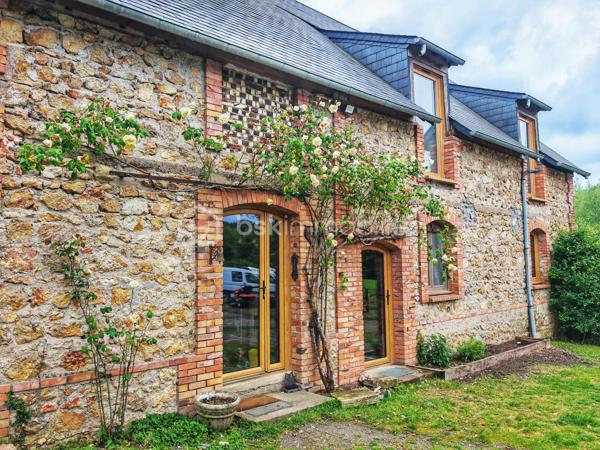 Au calme, au cœur d’un environnement naturel préservé, découvrez cette authentique longère de caractère d’environ 200 m² habitables, implantée sur plus de 13 hectares de prairies, bois et proto-forêt.

La maison a bénéficié d’une rénovation de qualité privilégiant les matériaux biosourcés, permettant d’obtenir un diagnostic énergétique performant. Une partie des aménagements reste à finaliser, laissant aux futurs propriétaires la possibilité de personnaliser certains espaces selon leurs envies.

Les travaux déjà réalisés (entreprises locales) :
•	Pose d’IPN
•	Charpente et couverture (2019)
•	Menuiseries double vitrage à isolation renforcée (2020)
•	Électricité de l’étage refaite en 2025
•	Ballon thermodynamique 250 L (2025)
•	Chauffage par chaudière à granulés et poêle à bois (2018)

Distribution :
Au rez-de-chaussée :
•	Grande pièce de vie traversante et triple exposition de 73 m²
•	Cuisine séparée
•	Buanderie/Local technique
•	WC séparés
À l’étage :
•	3 grandes chambres de 17 à 21 m²
•	Salle d’eau
•	Salle de jeux / bibliothèque de 34 m² avec toit cathédrale
•	Mezzanine à aménager selon vos projets
Travaux restant à prévoir :
•	Rafraîchissement du rez-de-chaussée selon les goûts des futurs acquéreurs
•	Assainissement autonome non conforme

Dépendances :
•	Hangar de 80 m² avec chambre froide
•	Appentis de 20 m² avec barbecue, eau et électricité

Extérieurs :
Le terrain de 13 hectares offre un cadre rare, mêlant prairies, bois et espaces en libre évolution, idéal pour un projet de vie au vert, une activité agricole, équestre, artisanale ou d’accueil. Une mare ainsi qu’un autre petit point d’eau viennent enrichir cet environnement préservé (Charte Natura 2000), favorable à la biodiversité et à la richesse des écosystèmes locaux.

Photos supplémentaires sur demande

Un bien atypique et évolutif, alliant charme de l’ancien, confort énergétique et fort potentiel. Unique sur le secteur.