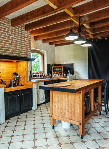 Au calme, au cœur d’un environnement naturel préservé, découvrez cette authentique longère de caractère d’environ 200 m² habitables, implantée sur plus de 13 hectares de prairies, bois et proto-forêt.

La maison a bénéficié d’une rénovation de qualité privilégiant les matériaux biosourcés, permettant d’obtenir un diagnostic énergétique performant. Une partie des aménagements reste à finaliser, laissant aux futurs propriétaires la possibilité de personnaliser certains espaces selon leurs envies.

Les travaux déjà réalisés (entreprises locales) :
•	Pose d’IPN
•	Charpente et couverture (2019)
•	Menuiseries double vitrage à isolation renforcée (2020)
•	Électricité de l’étage refaite en 2025
•	Ballon thermodynamique 250 L (2025)
•	Chauffage par chaudière à granulés et poêle à bois (2018)

Distribution :
Au rez-de-chaussée :
•	Grande pièce de vie traversante et triple exposition de 73 m²
•	Cuisine séparée
•	Buanderie/Local technique
•	WC séparés
À l’étage :
•	3 grandes chambres de 17 à 21 m²
•	Salle d’eau
•	Salle de jeux / bibliothèque de 34 m² avec toit cathédrale
•	Mezzanine à aménager selon vos projets
Travaux restant à prévoir :
•	Rafraîchissement du rez-de-chaussée selon les goûts des futurs acquéreurs
•	Assainissement autonome non conforme

Dépendances :
•	Hangar de 80 m² avec chambre froide
•	Appentis de 20 m² avec barbecue, eau et électricité

Extérieurs :
Le terrain de 13 hectares offre un cadre rare, mêlant prairies, bois et espaces en libre évolution, idéal pour un projet de vie au vert, une activité agricole, équestre, artisanale ou d’accueil. Une mare ainsi qu’un autre petit point d’eau viennent enrichir cet environnement préservé (Charte Natura 2000), favorable à la biodiversité et à la richesse des écosystèmes locaux.

Photos supplémentaires sur demande

Un bien atypique et évolutif, alliant charme de l’ancien, confort énergétique et fort potentiel. Unique sur le secteur.