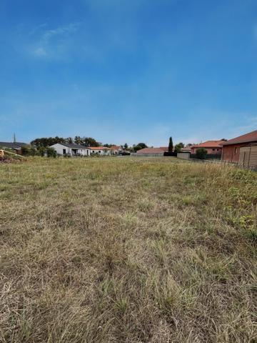 Terrain constructible de 975 m² à Andrest