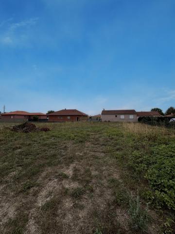 Terrain constructible de 975 m² à Andrest