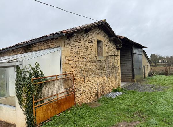 Proximité Melle maison ancienne avec dépendances, Melle 79500