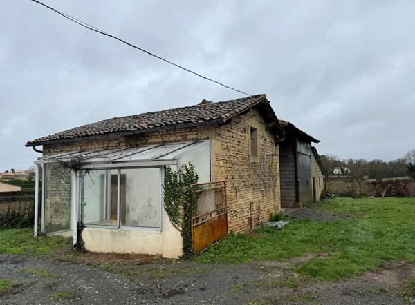 Proximité Melle maison ancienne avec dépendances, Melle 79500