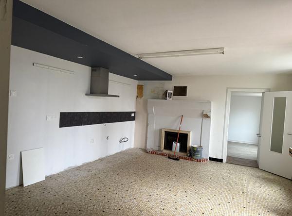 Proximité Melle maison ancienne avec dépendances, Melle 79500