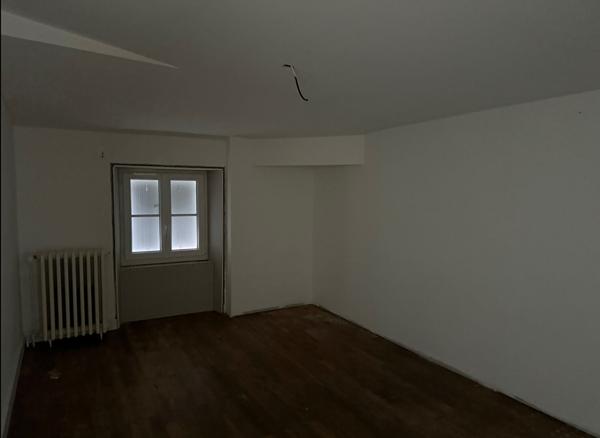 Proximité Melle maison ancienne avec dépendances, Melle 79500