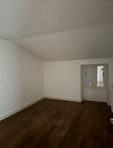 Proximité Melle maison ancienne avec dépendances, Melle 79500