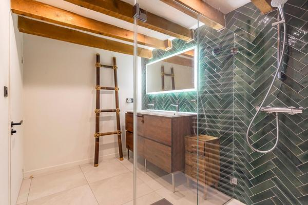 Loft intimiste à la rénovation contemporaine