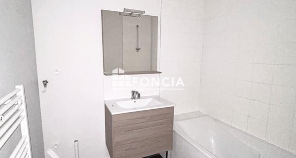 Location Appartement 2 pièces 61 m² - Saint-étienne 42000