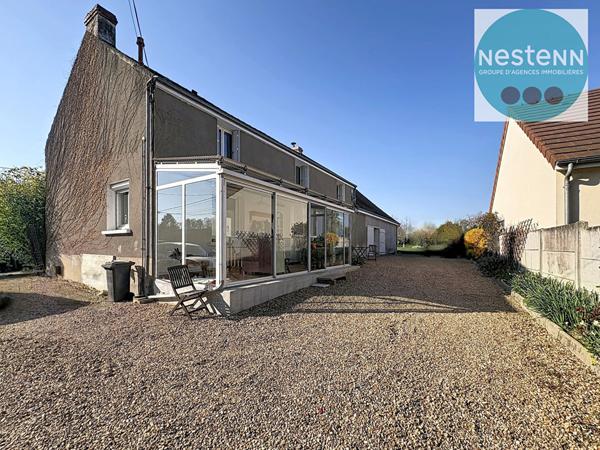 Maison familiale de 7 pièces à vendre à Saint-Ay - 328 600 €