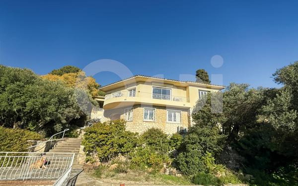 Maison à louer    6 pièces • 220,16 m2 Toulon