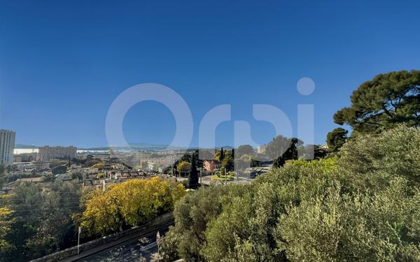 Maison à louer    6 pièces • 220,16 m2 Toulon