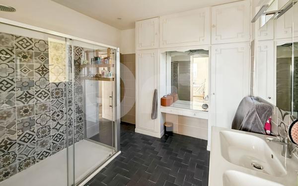 Maison à louer    6 pièces • 220,16 m2 Toulon