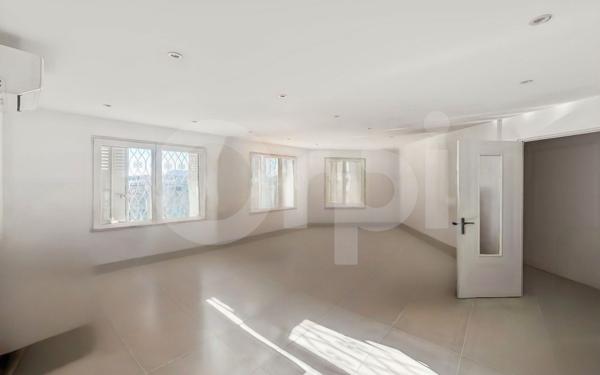 Maison à louer    6 pièces • 220,16 m2 Toulon