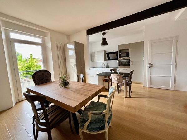 Maison de Ville avec extérieur