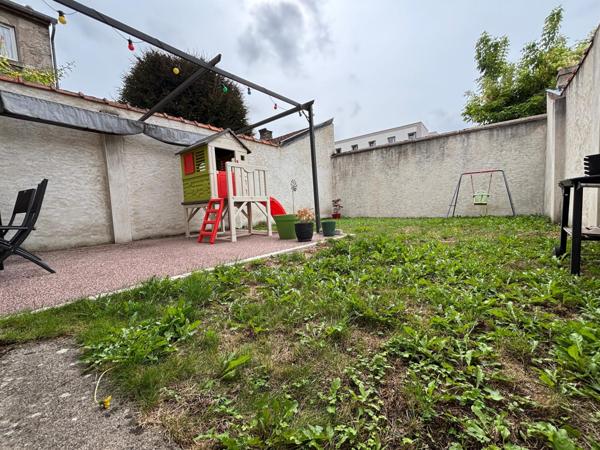 Maison de Ville avec extérieur