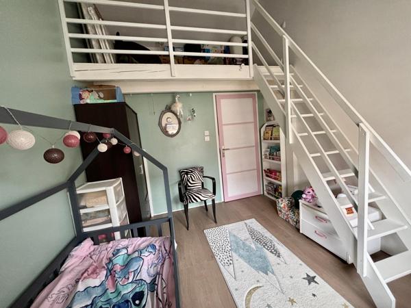 Maison de Ville avec extérieur