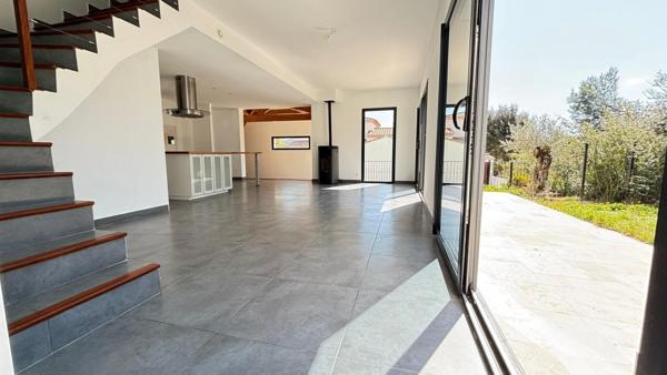 Maison à vendre 6 pièces, 149 m² sur 595 m², année 2014, (classe A)