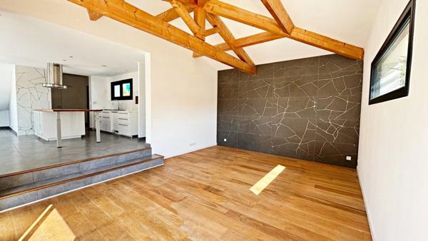 Maison à vendre 6 pièces, 149 m² sur 595 m², année 2014, (classe A)