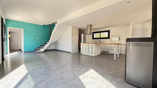 Maison à vendre 6 pièces, 149 m² sur 595 m², année 2014, (classe A)