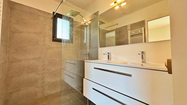 Maison à vendre 6 pièces, 149 m² sur 595 m², année 2014, (classe A)