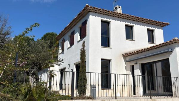 Maison à vendre 6 pièces, 149 m² sur 595 m², année 2014, (classe A)